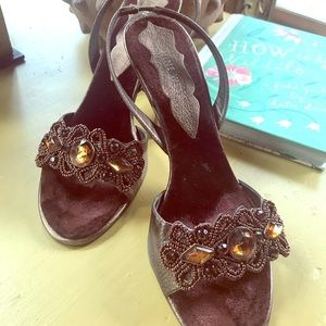 Size 8 Nine West Bronz shoes w Rhinestones